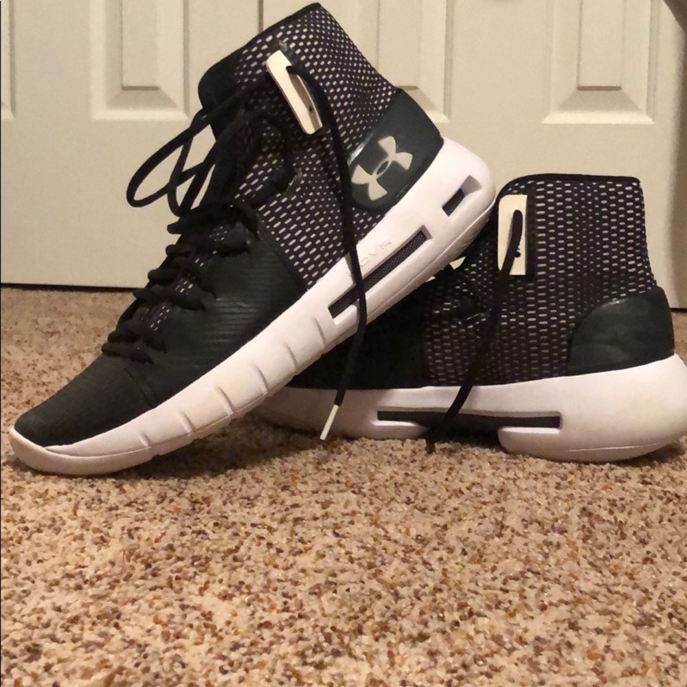 Under Armour Ignite V  Basketball Shoes